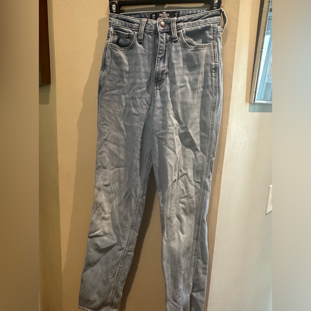 Women’s light colored jeans